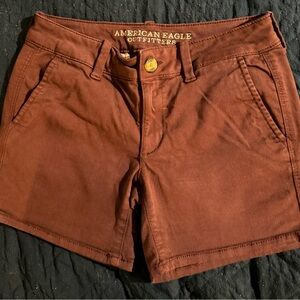 AE cranberry midi shorts sz 4